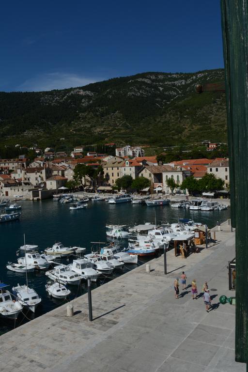 Apartment Riva 5 Komiža Esterno foto