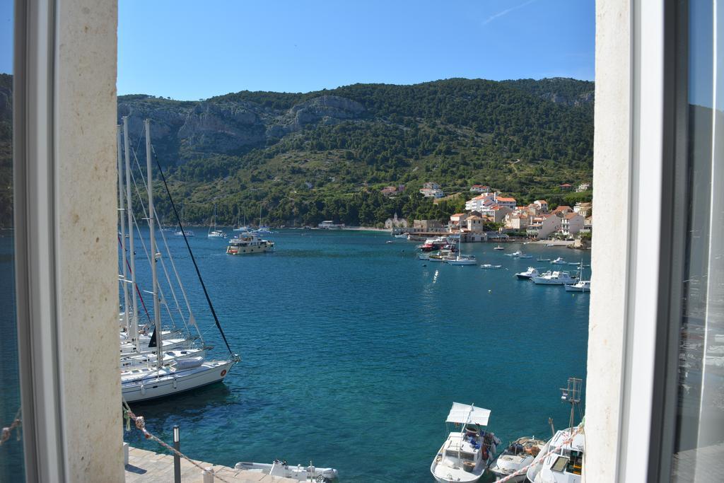 Apartment Riva 5 Komiža Esterno foto