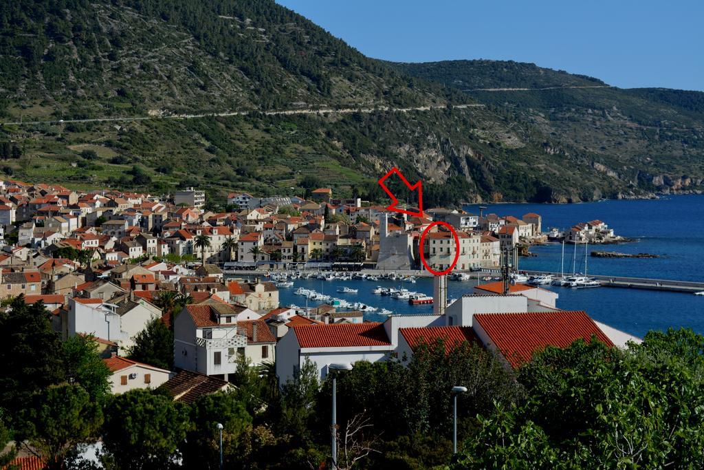 Apartment Riva 5 Komiža Esterno foto