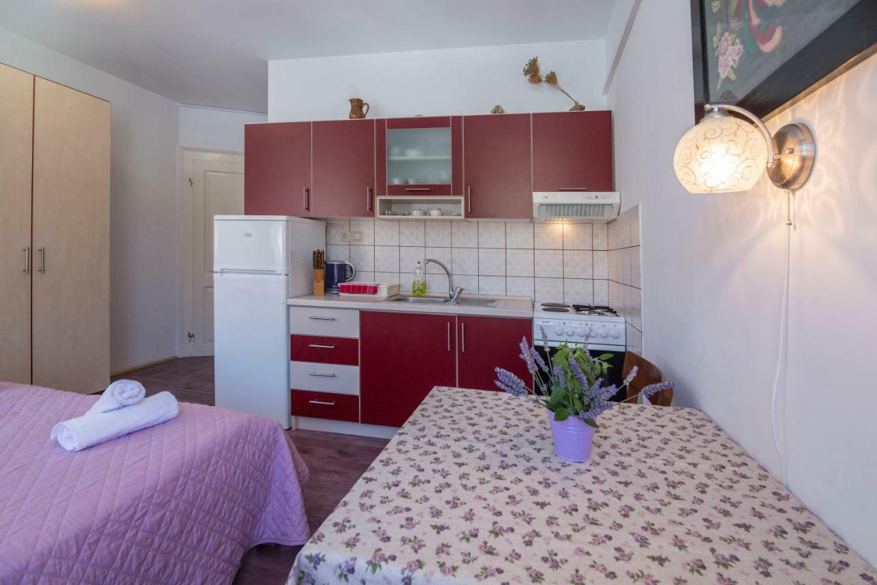 Apartment Riva 5 Komiža Esterno foto