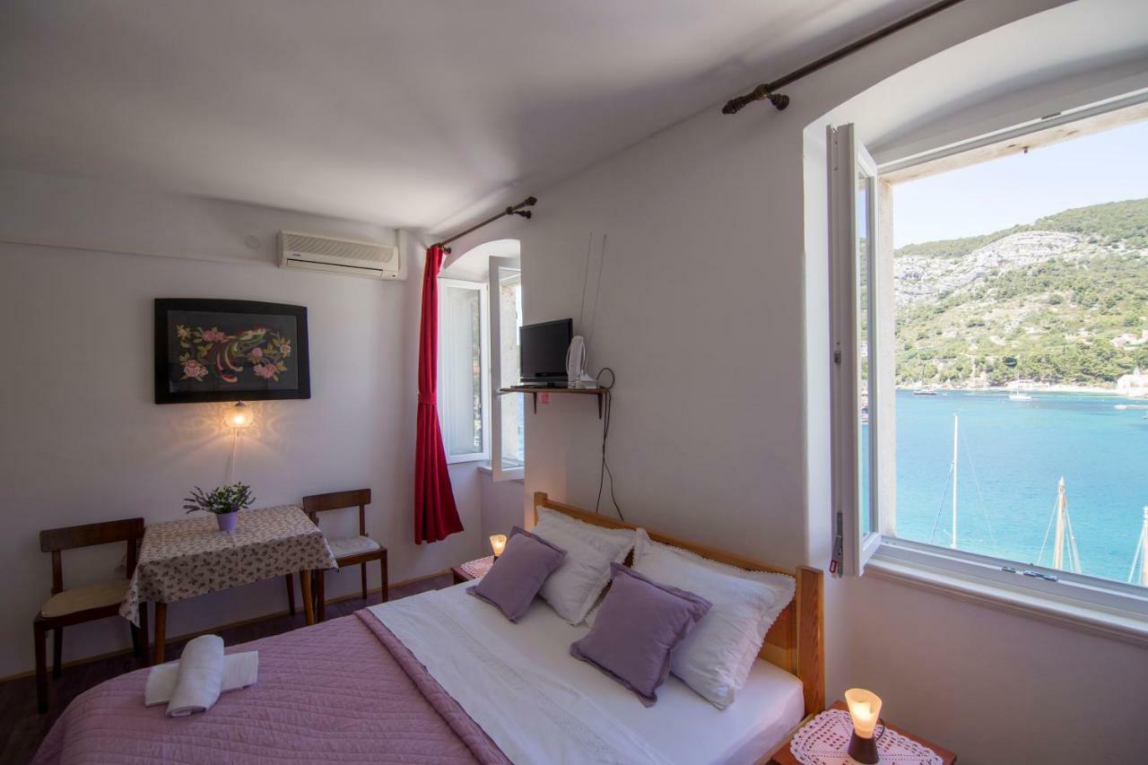 Apartment Riva 5 Komiža Esterno foto