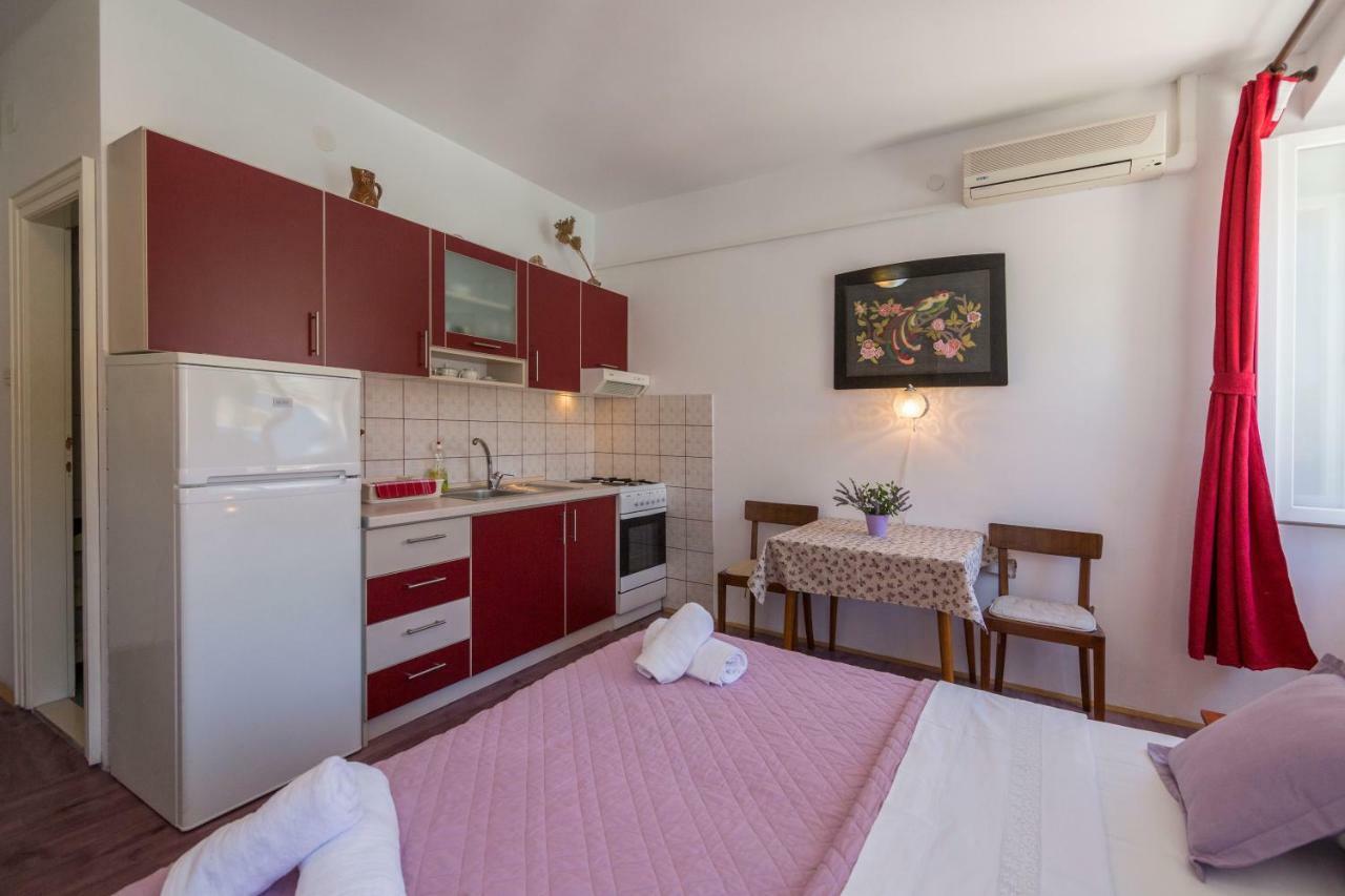 Apartment Riva 5 Komiža Esterno foto