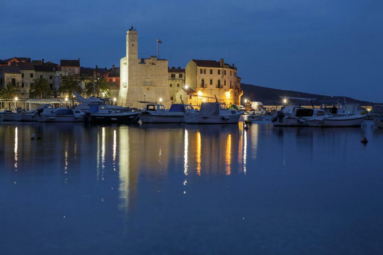 Apartment Riva 5 Komiža Esterno foto