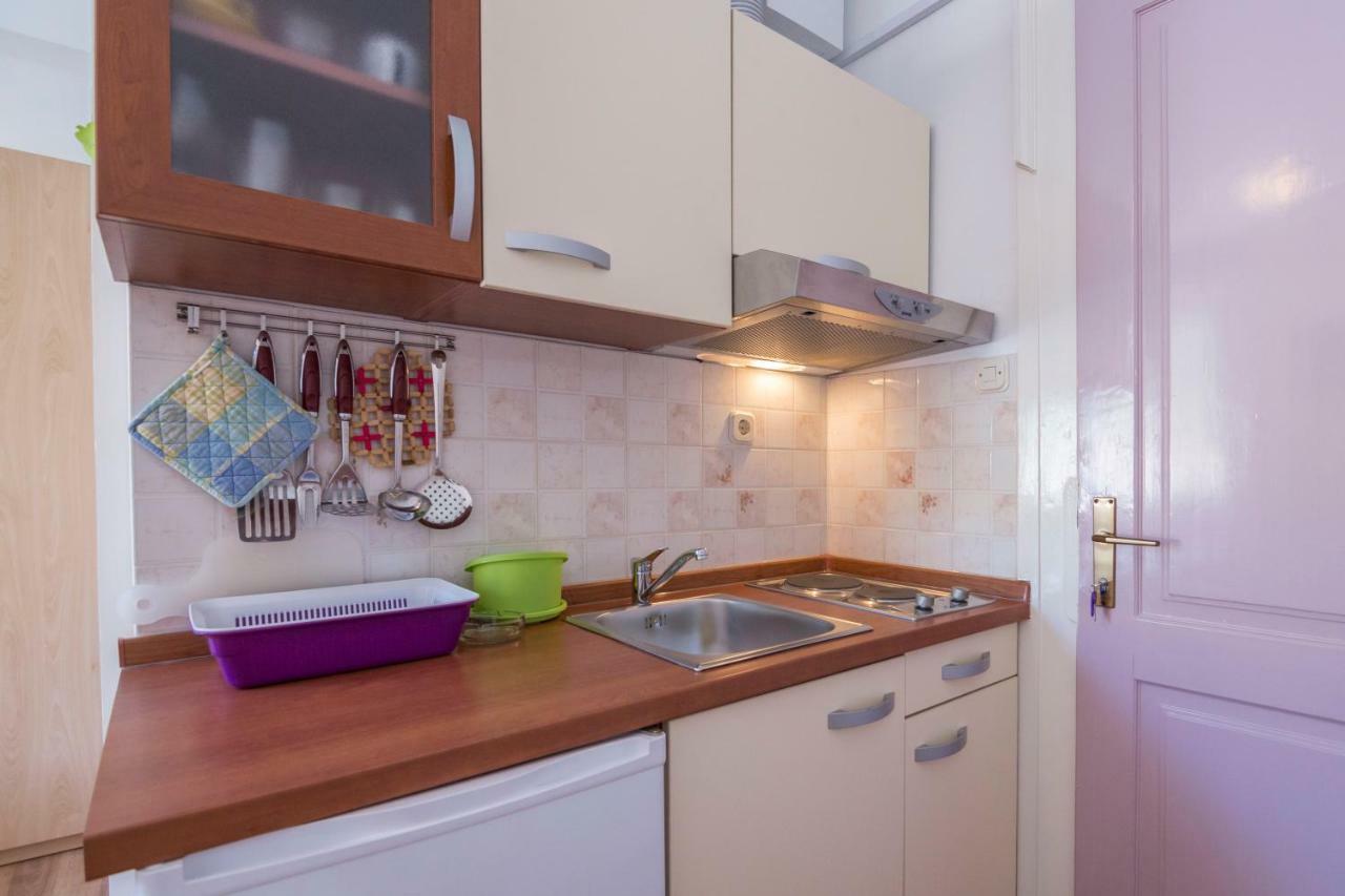 Apartment Riva 5 Komiža Esterno foto